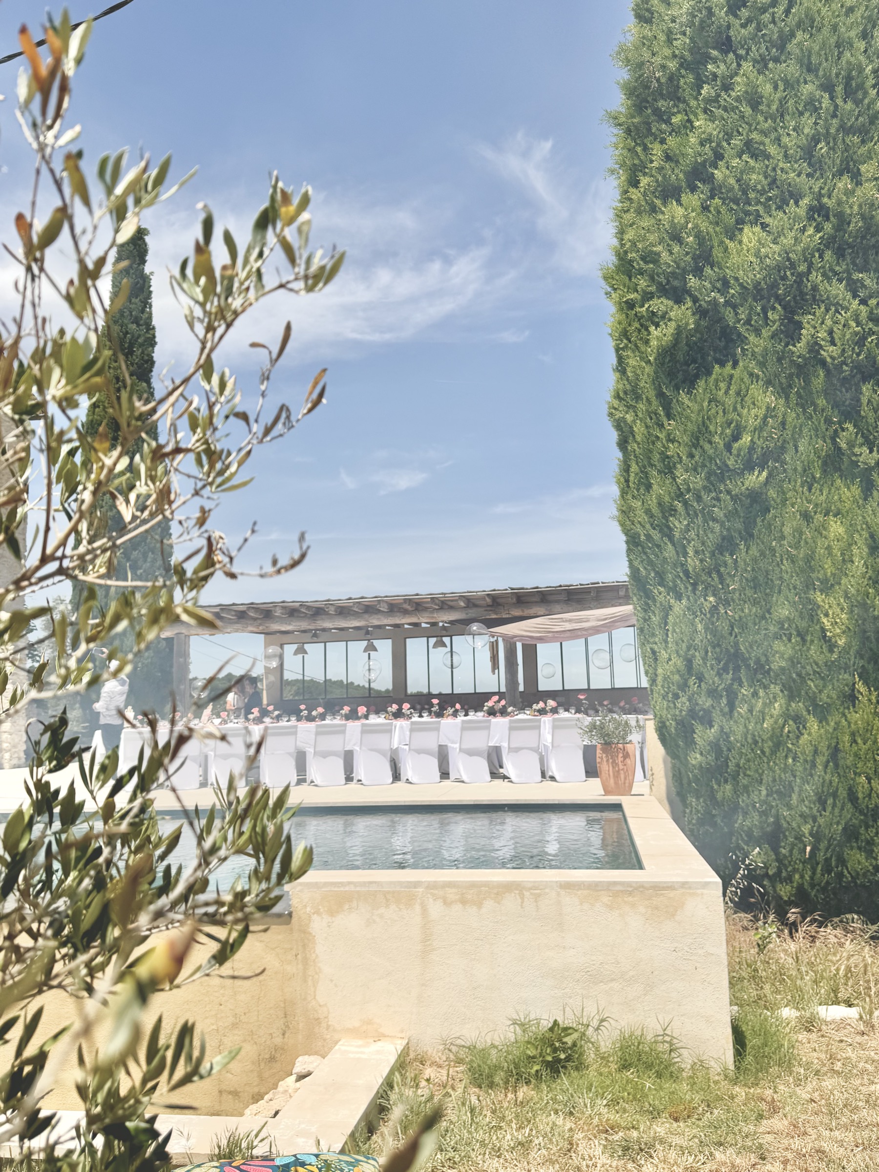 Baptême élégant en Provence — détails floraux et signalétique, Décore tes rêves