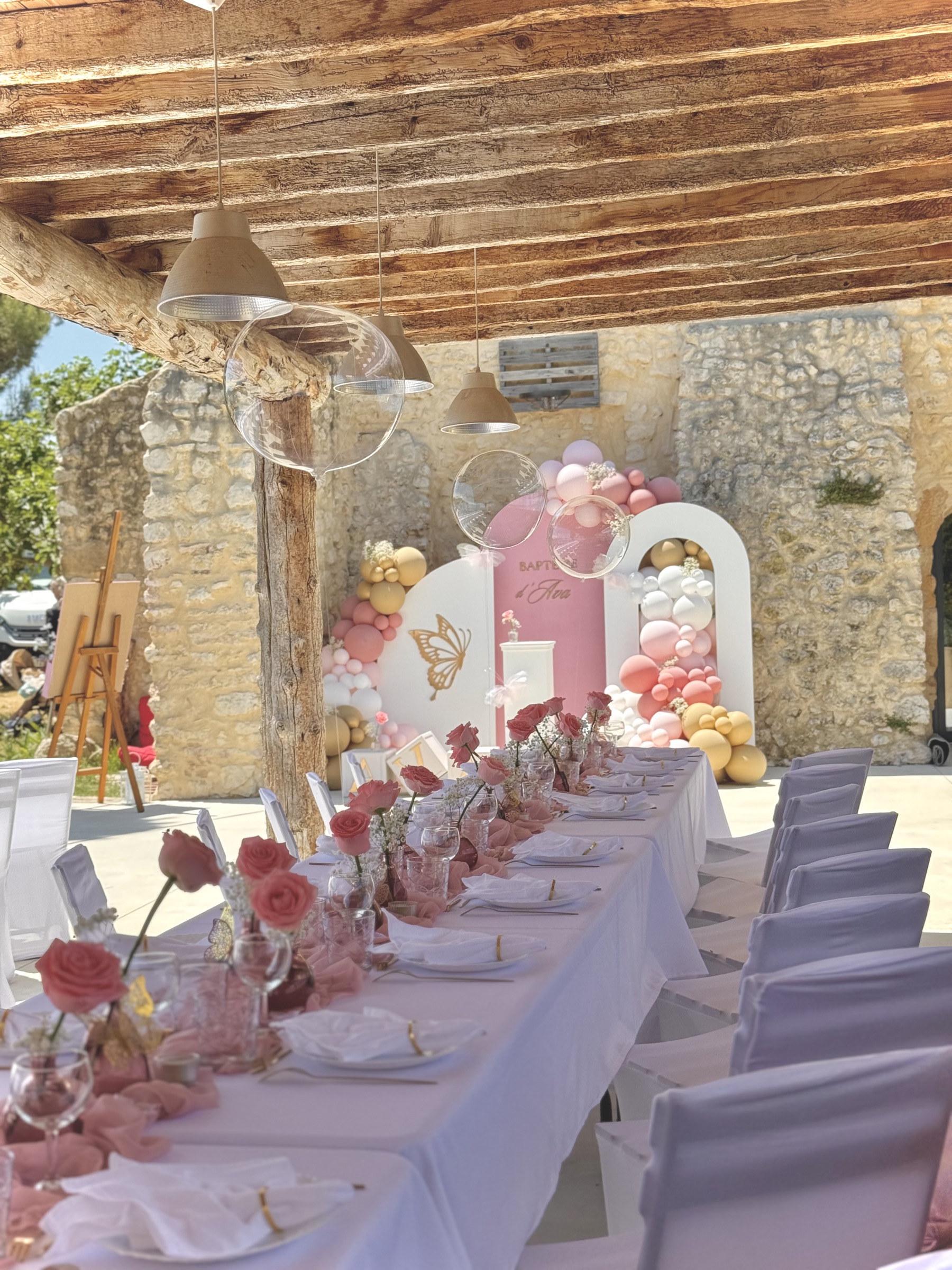 Décoration baptême sur mesure — backdrop photo et arche fleurie, Décore tes rêves